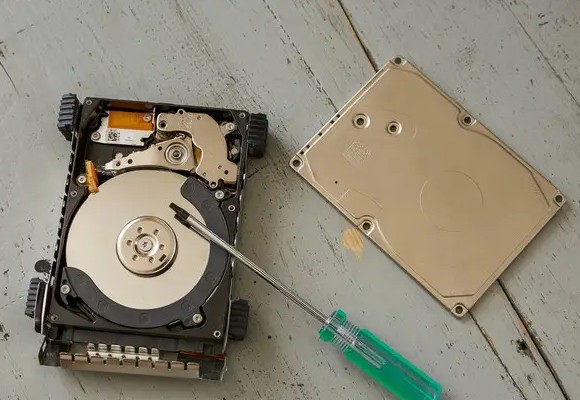 什么是物理破壞硬盤銷毀方式，有哪些常見的具體操作？